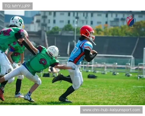 橄榄球入门课程在校园普及,青少年参与热情高涨